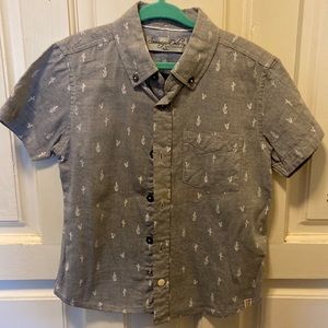 Sovereign Code Los Angeles Boys Button down with dark tortoise buttons. Sz 6